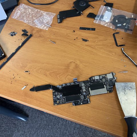 Réparation Apple à Toulouse : carte mère MacBook