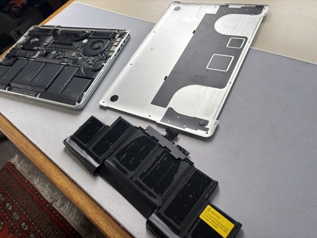 Remplacement de composants sur un MacBook à Labège