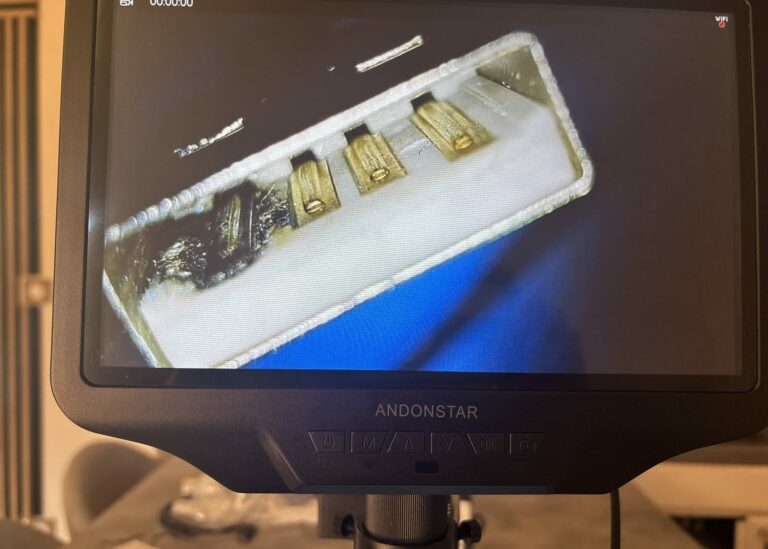 Ressoudure d'un port HDMI sur carte mère